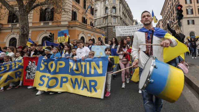 Украинска и руска делегация пристигнаха в Истанбул за мирни преговори