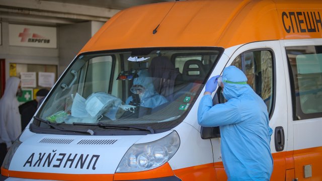 82 81 от починалите лица с Ковид 19 за денонощието не са