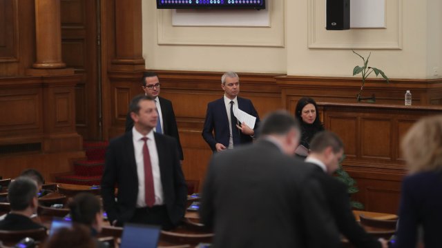 На първо четене депутатите забраниха износа на руски суров нефт