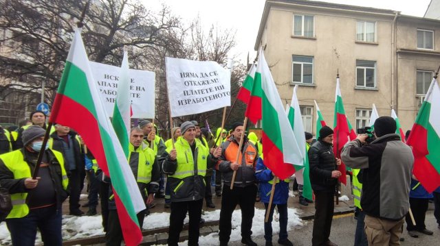 Работници от Автомагистрали Черно море отново излизат на протест