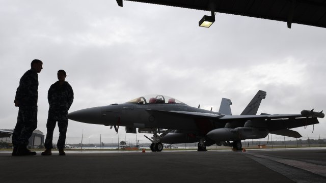 САЩ изпращат шест изтребителя на военновъздушните сили разполагащи със специално