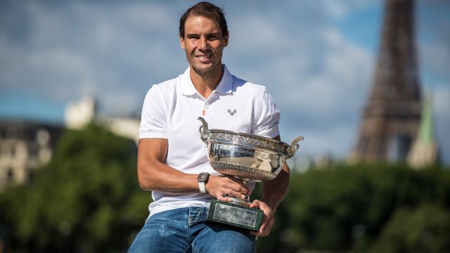 Рафаел Надал бе забелязан да се придвижва на патерици от