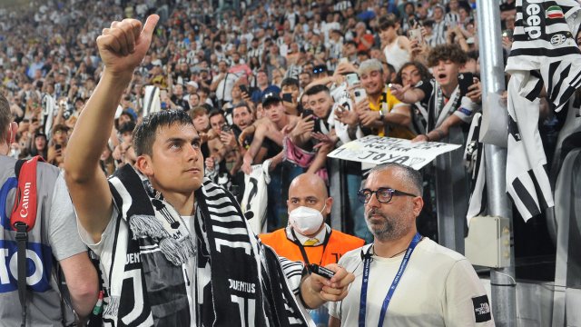 Аржентинският национал Пауло Дибала остава в италианската Серия А и