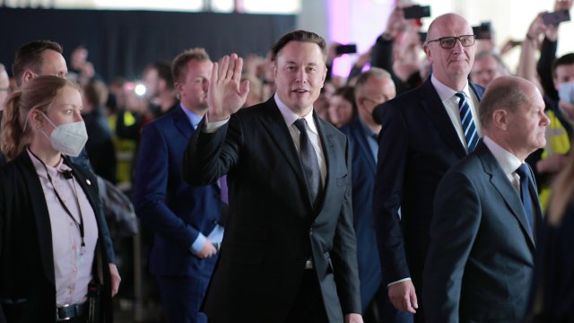 Преди дни Илън Мъск попита потребителите дали си струва централата