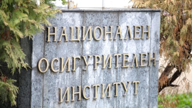 Запорират хиляди пенсии заради дългове През миналата година в НОИ