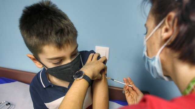 Продължава ваксинацията срещу Ковид 19 на деца между 5 и 11