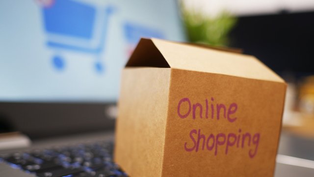 4 от 10 потребители пазаруват онлайн хранителни стоки и продукти