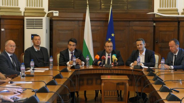 Работата по стартирането на мерки за подпомагане на земеделските производители