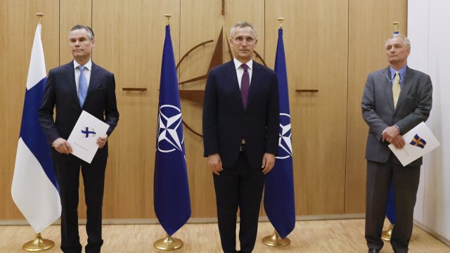 Генералният секретар на НАТО Йенс Столтенберг прие днес заявките на