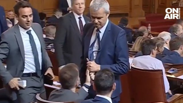 Въз основа на правилника за организация дейността на Народното събрание