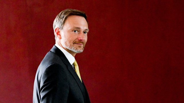 Вицепремиерът и министър на финансите Асен Василев посрещна делегация водена