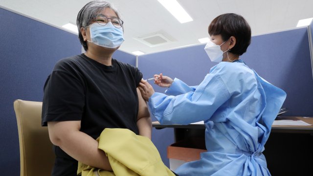 Северна Корея заяви, че епидемията от Ковид-19 е овладяна. Държавните