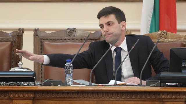 Народното събрание трябва да гласува днес оставката на председателя на