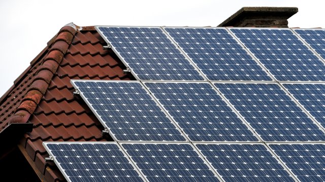 Монтирането на соларни панели за производство на ток и на