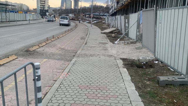 В платформата на ни изпратиха снимки на новострояща се сграда