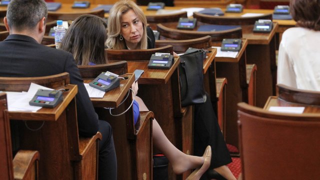 Неуспешна регистрация в начало на пленарното заседание В залата влязоха