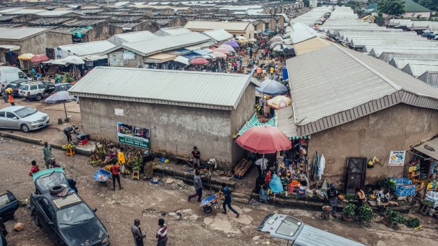 Въоръжени мъже в Нигерия убиха най малко 200 души при множество
