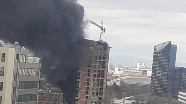 Голям пожар е избухнал на бул Цариградско шосе в София