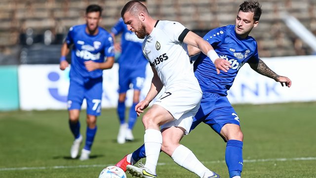 Славия и Спартак Варна завършиха 2 2 в първата за днес