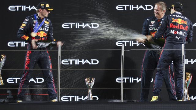 Световният шампион Макс Верстапен завърши доминантния си сезон 2022 със