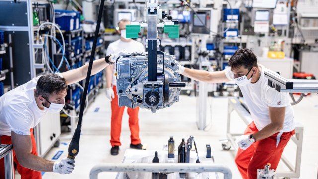 Европейски компании изграждат гигафабрики за електрически батерии