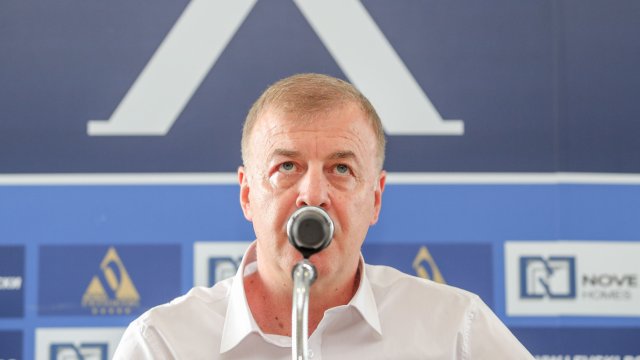Мажоритарният собственик на Левски Наско Сираков опроверга появилата се информация