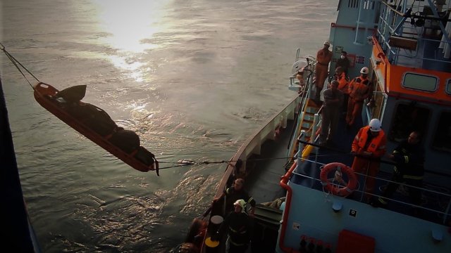 Гръцките власти продължават издирването на оцелели от пожара на ферибота