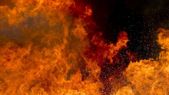 Две руски села бяха евакуирани след като избухна пожар в