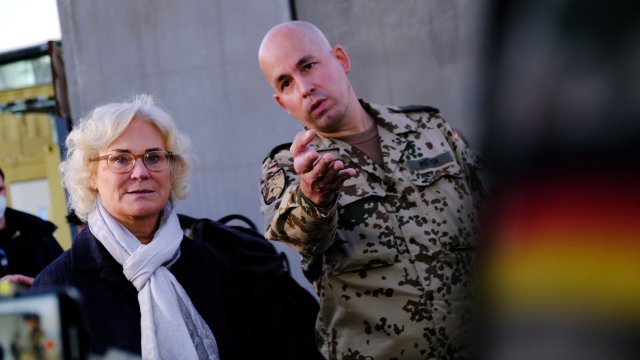 Германският министър на отбраната г жа Кристин Ламбрехт се съгласи с