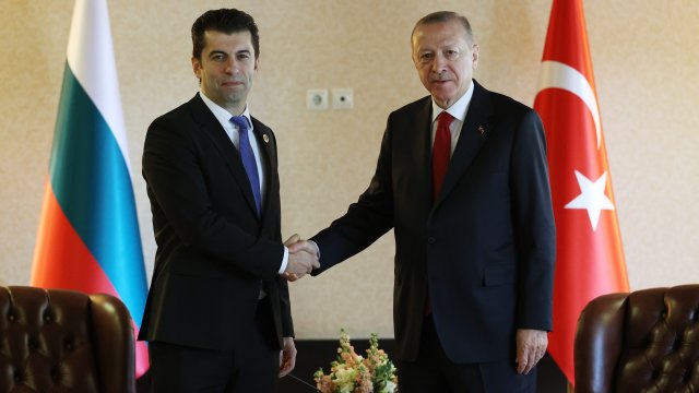 Премиерът Кирил Петков се срещна с турския президент Реджеп Ердоган