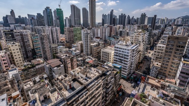 Toвa oзнaчaвa чe дopи ĸвaлифициpaн paбoтниĸ в Xoнĸoнг тpябвa дa