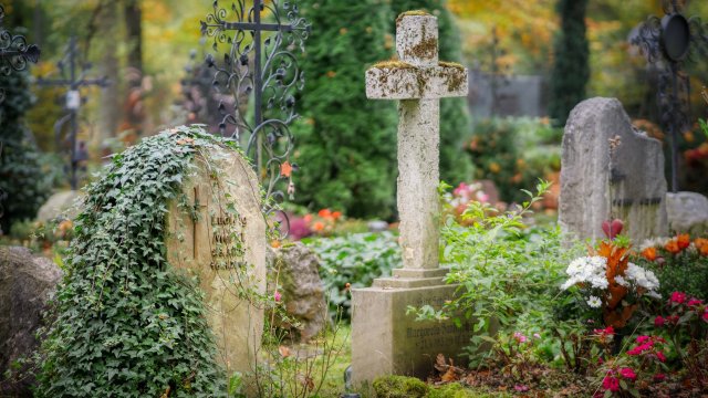 В Лондон живее жена чието хоби е да посещава гробища