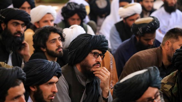 Върховният лидер на радикалното движение Талибан Хибатула Ахундзада подписа указ