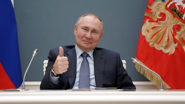 Руският президент Владимир Путин определи като образцови действията на 64-а