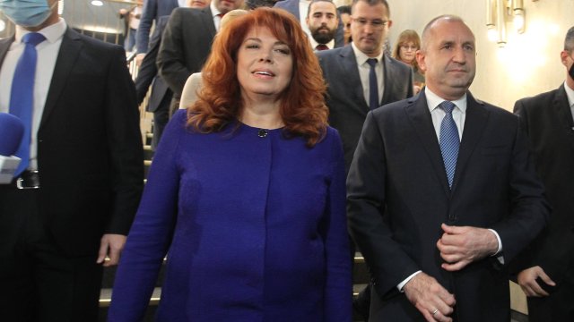 В днешното трудно и размирно време не бива да чертаем