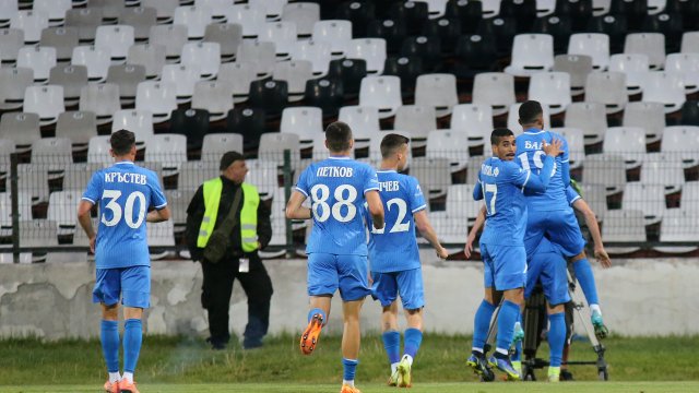 Левски победи Славия с 2 1 на стадион Александър Шаламанов в отложен