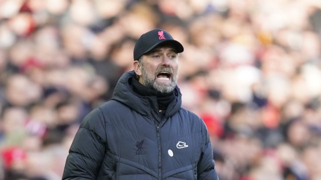 Английската футболна лига е поставена под натиск след като няколко