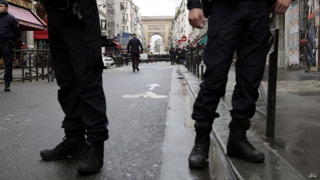 69-годишният французин, който откри стрелба в кюрдски културен център в