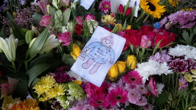 Мечето Падингтън също се сбогува с кралица Елизабет II Почитател