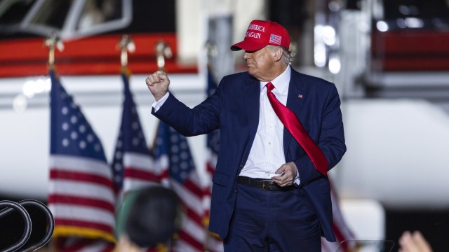 Посланикът на САЩ в Организацията на Северноатлантическия договор Джулиан Смит