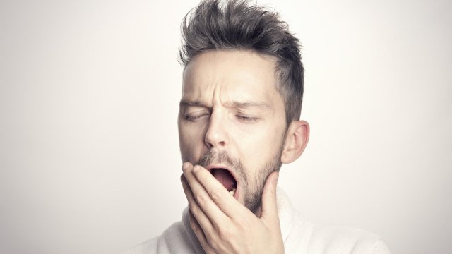 Безсънието инсомнията може да бъде класифицирано въз основа на връзката