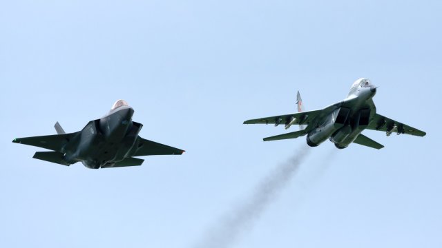 Руски самолети са доближили два пъти въздушното пространство на България