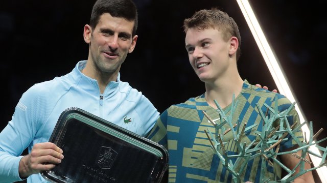 Холгер Руне ликува с титлата от последния за годината турнир