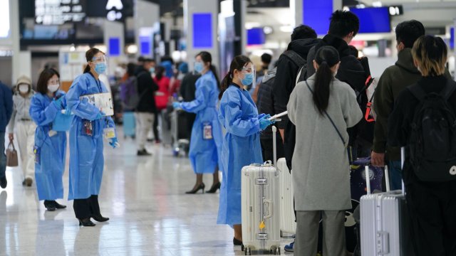 Мутиралият вариант на коронавируса Омикрон вече е открит в