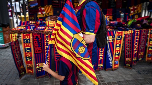 "Барселона" се нуждае от поне 100 милиона евро, за да