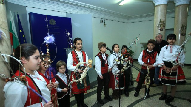 На 1 януари източноправославната църква празнува Васильовден или Сурваки На