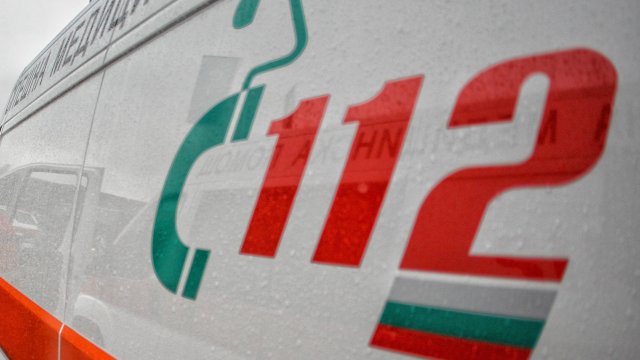 Двама души пострадаха и са в болница след тежка катастрофа