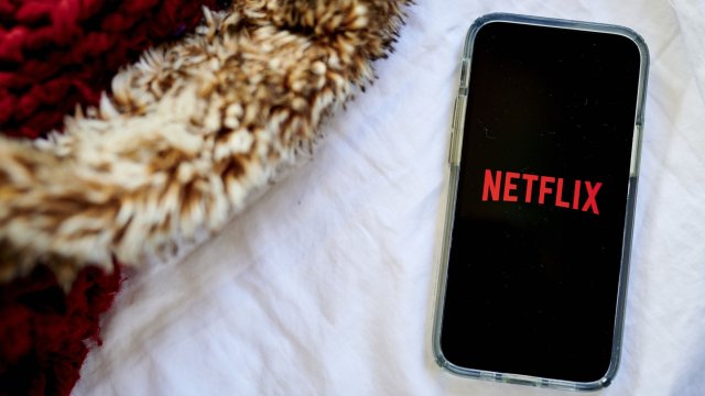 Netflix Inc прекратява дейността си в Русия ставайки една от