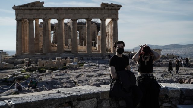 За Великден в Гърция все още са в сила част