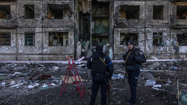 Най малко 9 души са загинали а други 9 са били